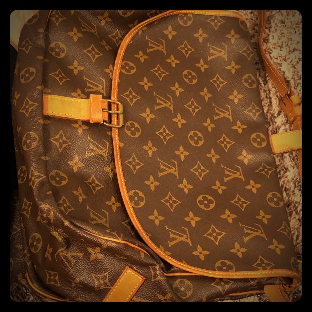 Authentic LV double sided messenger bag EUC!